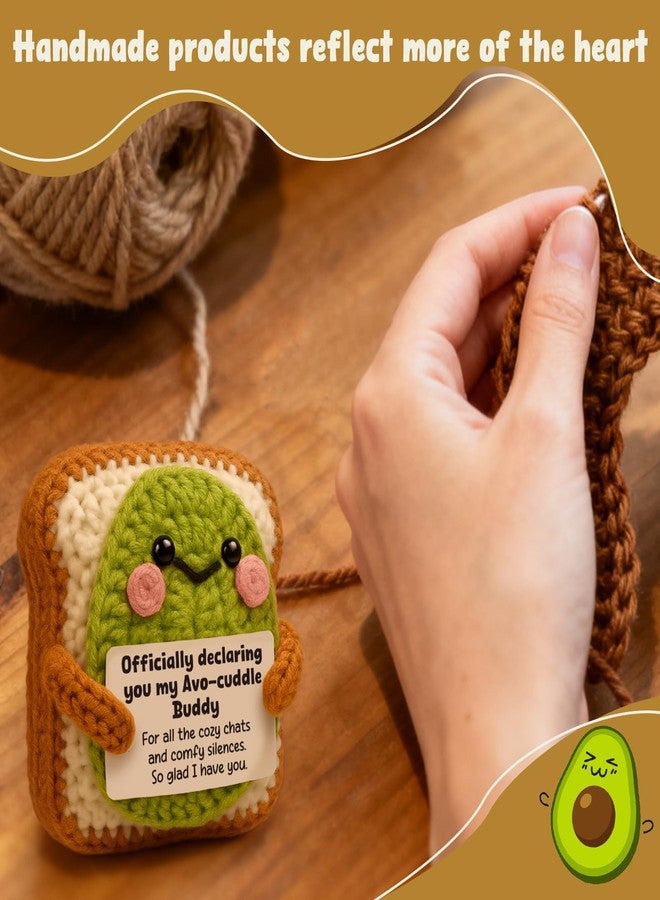 Heartfelt Gifting دمية توست الأفوكادو المصنوعة من الكروشيه، هدية صداقة دافئة | هدية مثالية للصديق المقرب، أو رفيق السكن، أو الشريك | ديكور مكتب مميز للحبيب أو الحبيبة - Image 5